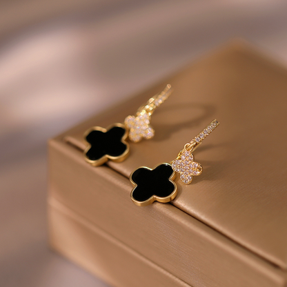 Lussuosi orecchini pendenti a trifoglio neri e dorati