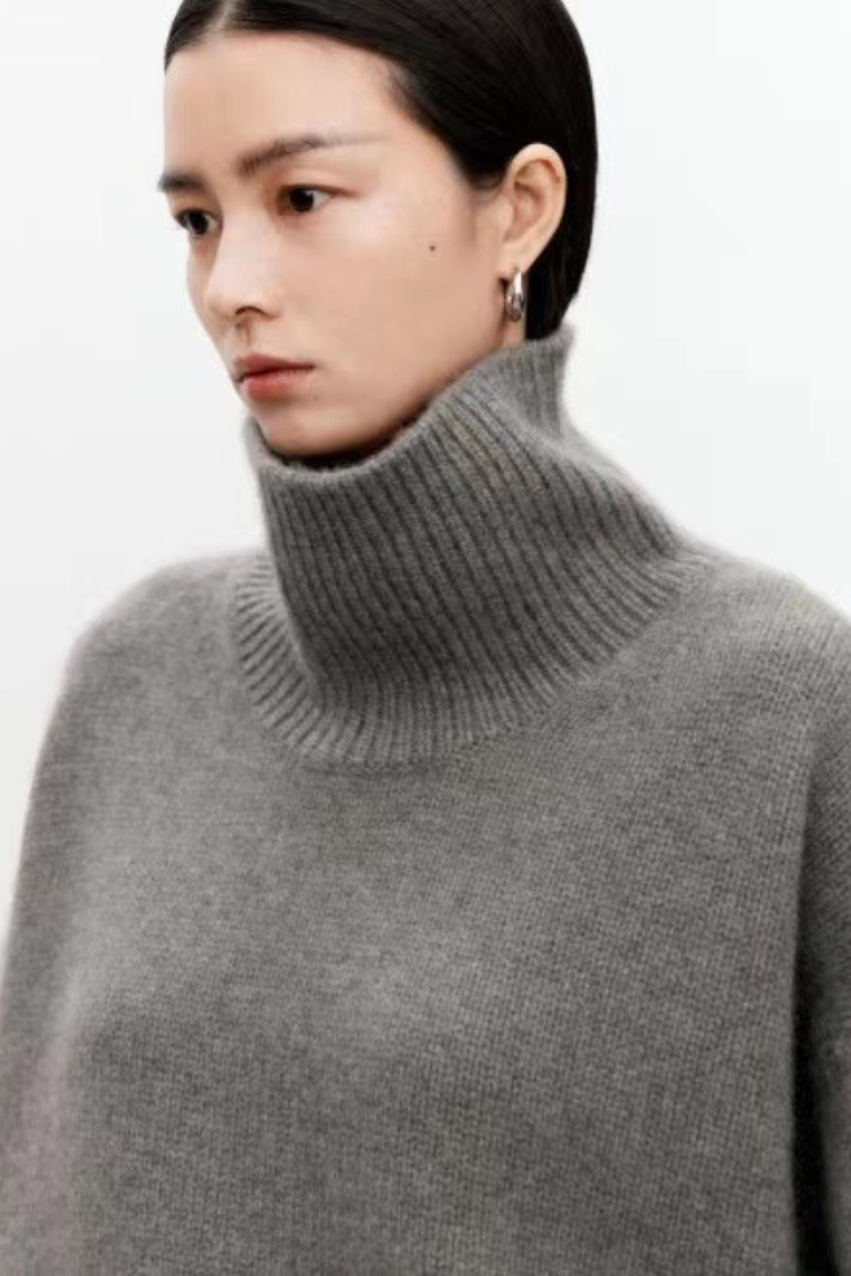 Vittoria - Elegante e accogliente: maglione da donna in lana spessa e calda