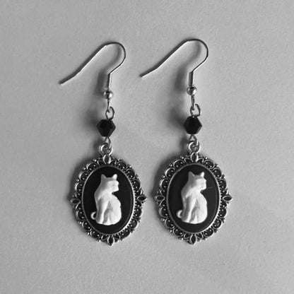 Orecchini pendenti Vintage White Cat – Gioielli con montatura in argento per donna