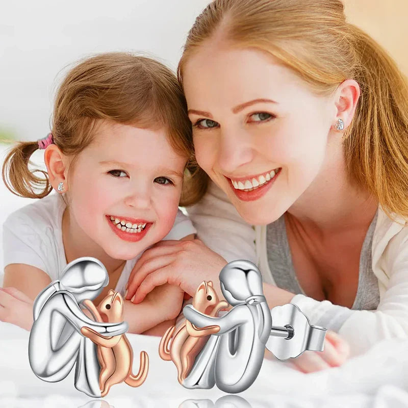 Orecchini Cat Hug bicolore in argento e oro